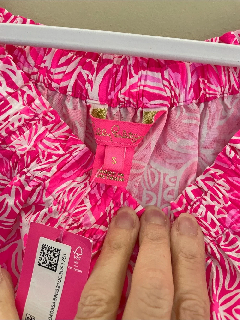 Lilly Pulitzer Winifred Off the Shoulder Pink New Blooms on the Block Size SMALL - Picture 4 of 4